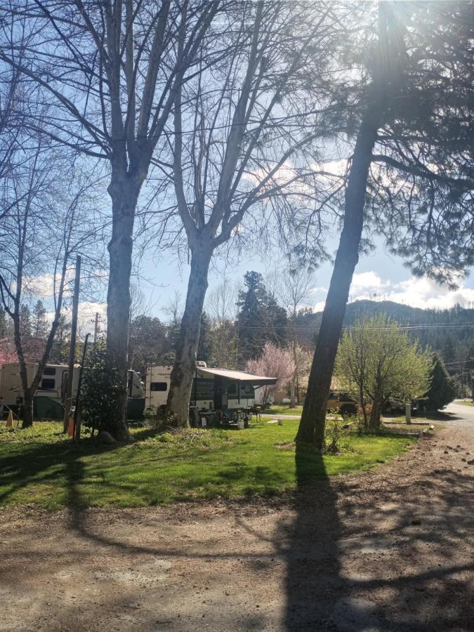 Bigfoot Rv & Cabins Park Happy Camp Экстерьер фото